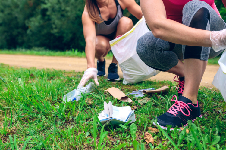 Women picking up trash, doing plogging.