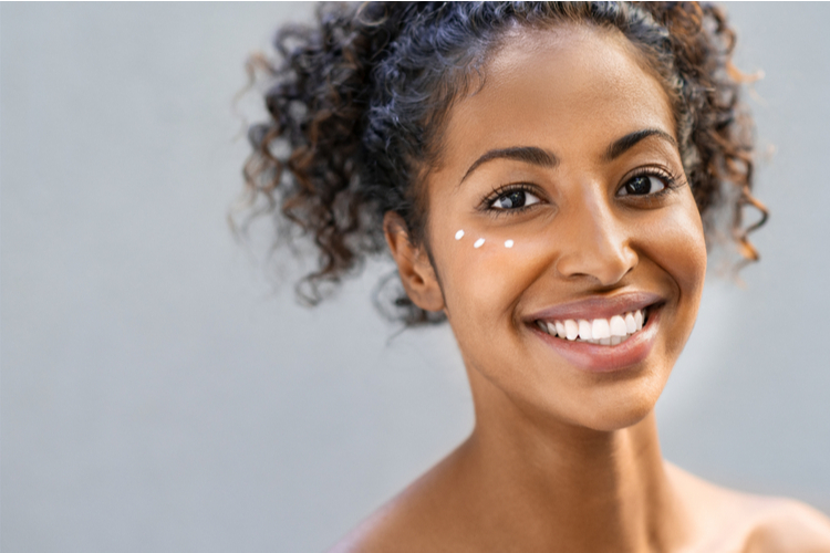 Happy woman with her perfect smile looking at the camera.